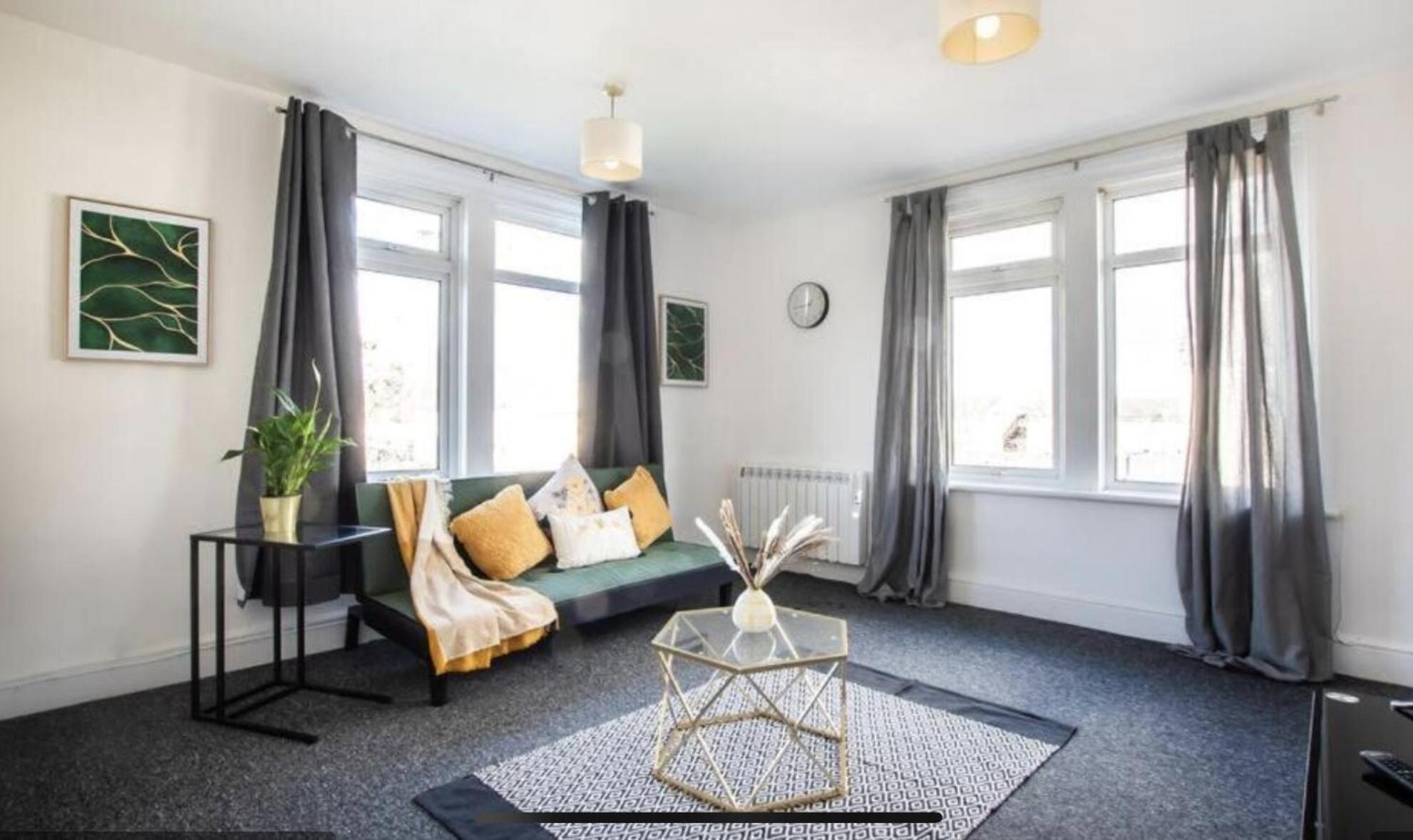 A Cosy 2 Bed Flat In * Swindon