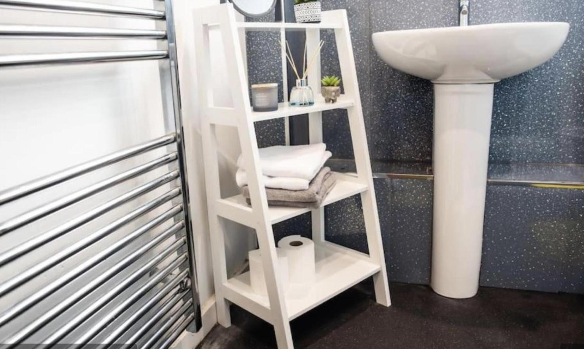 A Cosy 2 Bed Flat In * Swindon