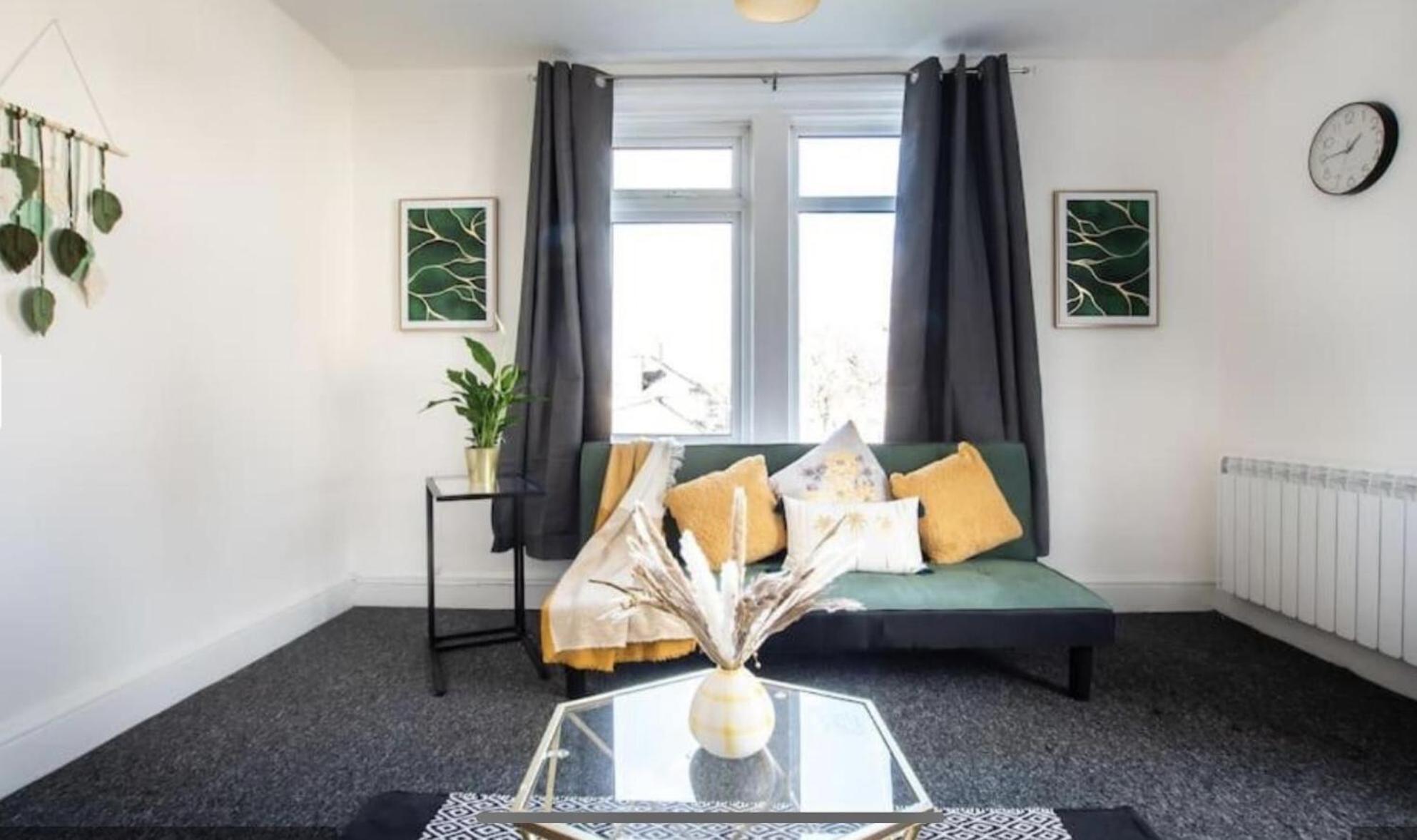 A Cosy 2 Bed Flat In Apartment