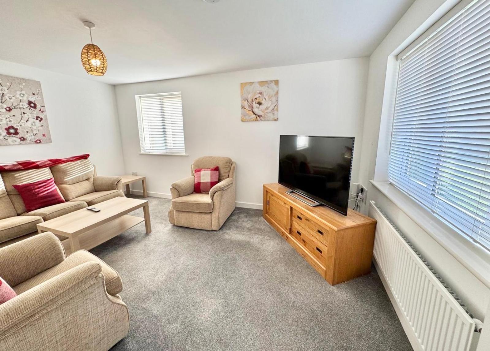 Holiday home Large 5 Bedroom Modern