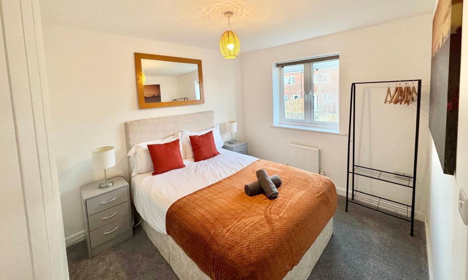 Large 5 Bedroom Modern Holiday home *