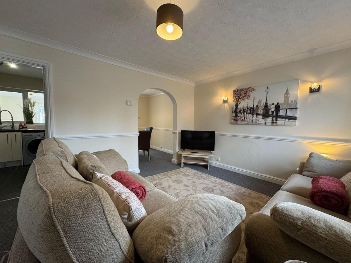 Casa de férias Olive House Long Sleeps 8 Free Parking