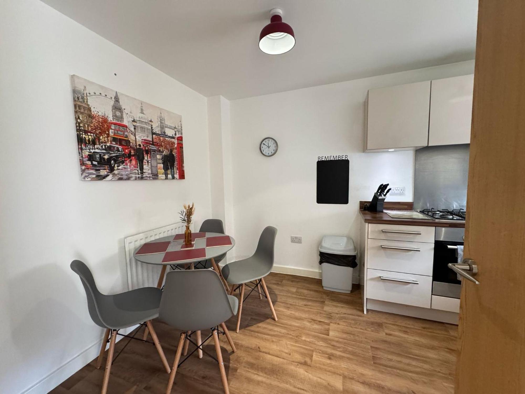Hanwell House Sn25 Long Sleep 5 Free Parking Casa de férias Swindon