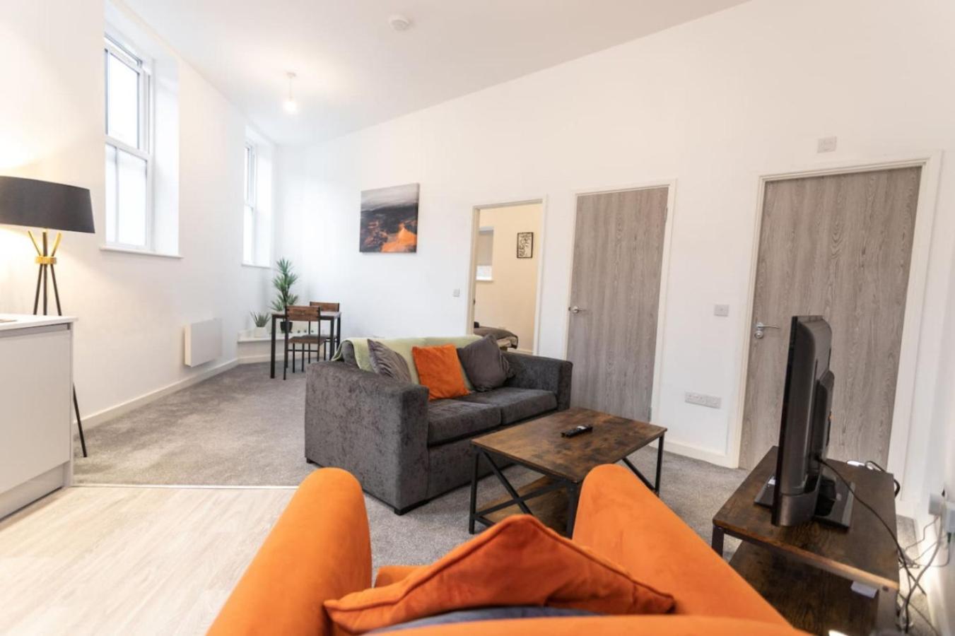 Hunters House Location Long By Max Wilde Apartment Swindon