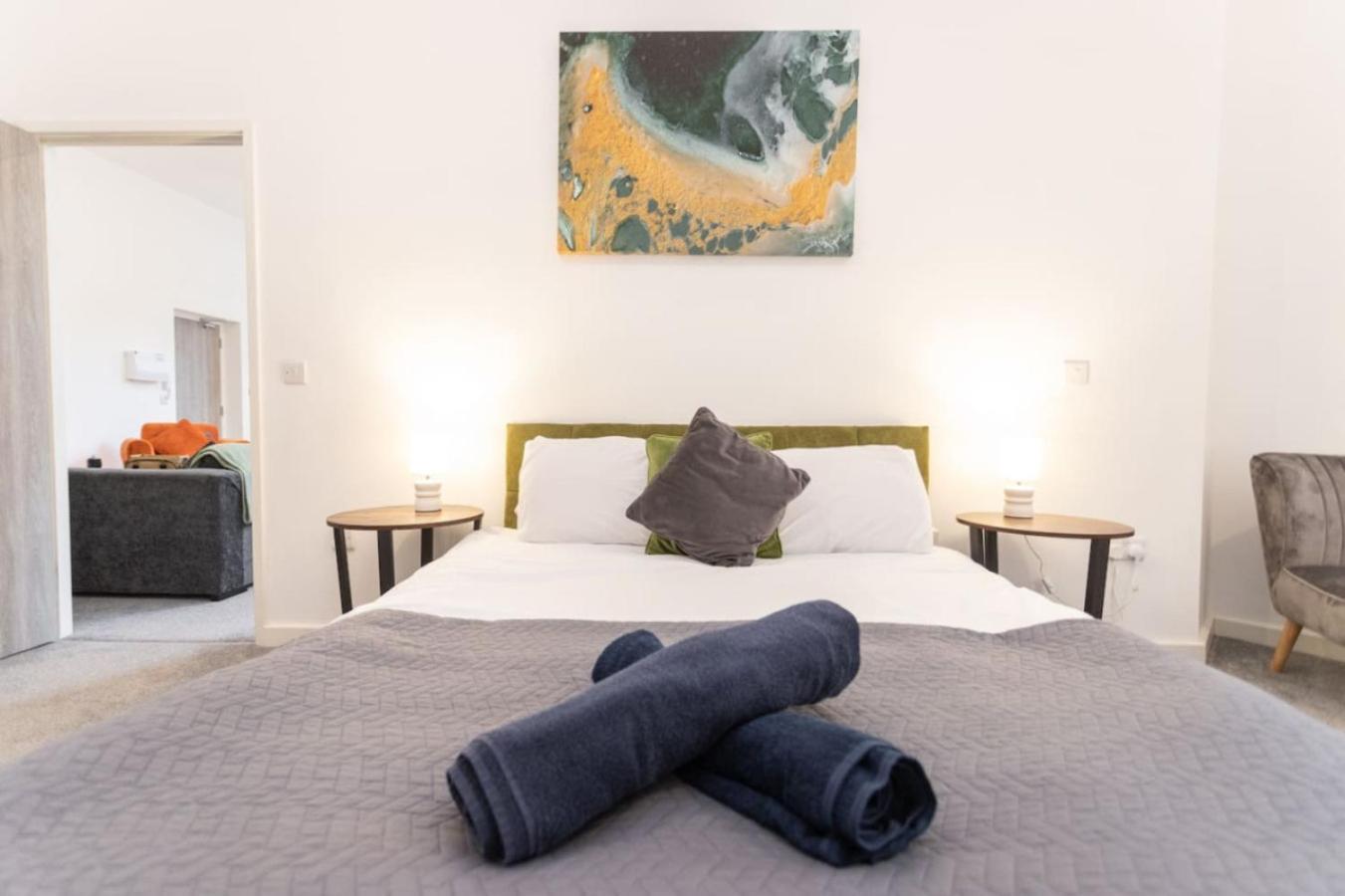 Hunters House Location Long By Max Wilde Apartment Swindon