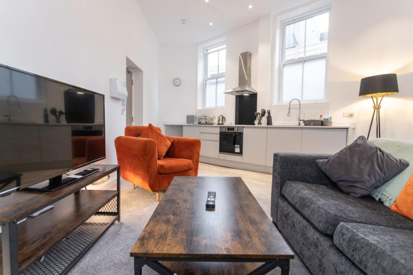 Hunters House Location Long By Max Wilde Apartment Swindon