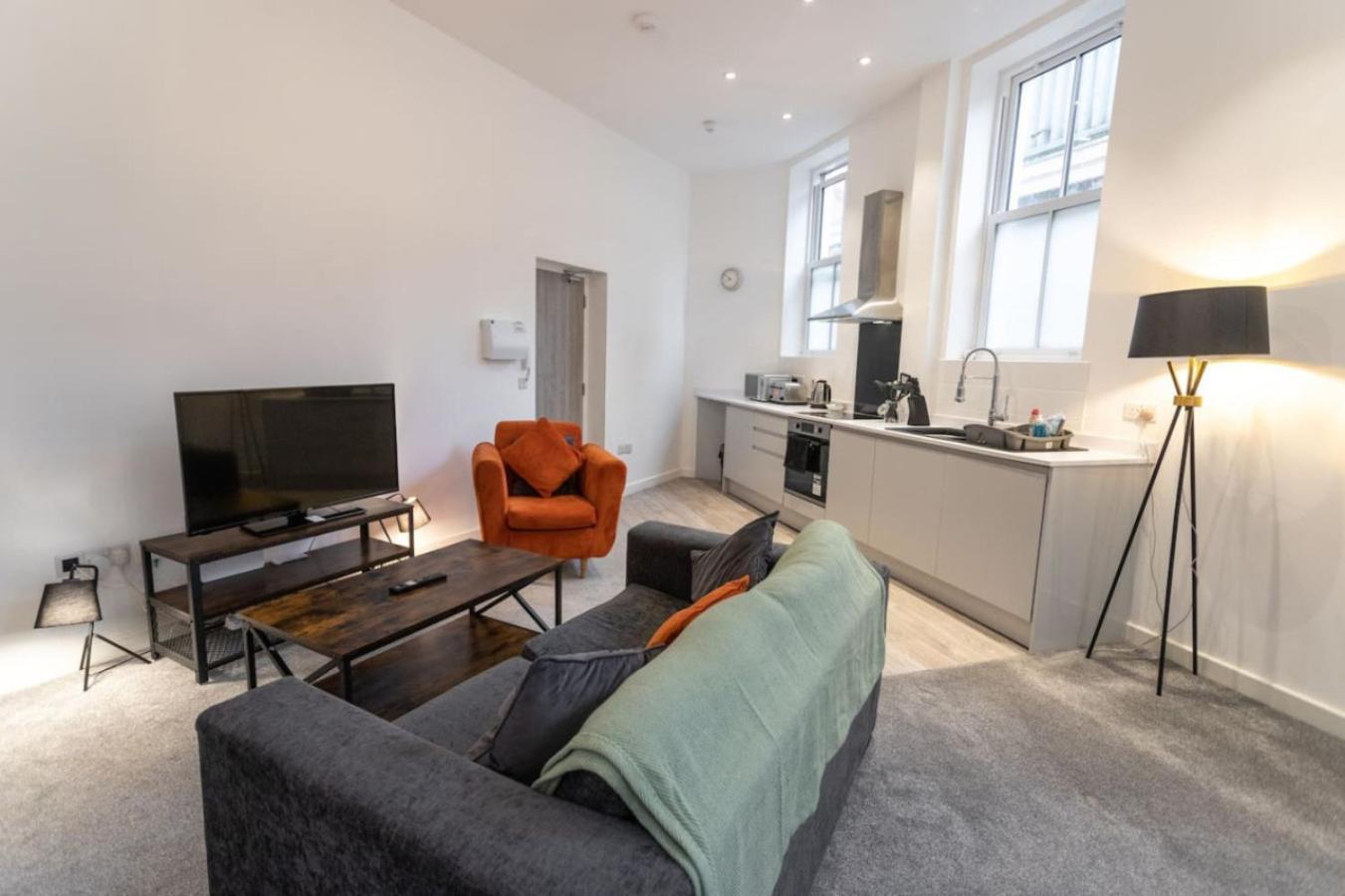 Hunters House Location Long By Max Wilde Apartment Swindon