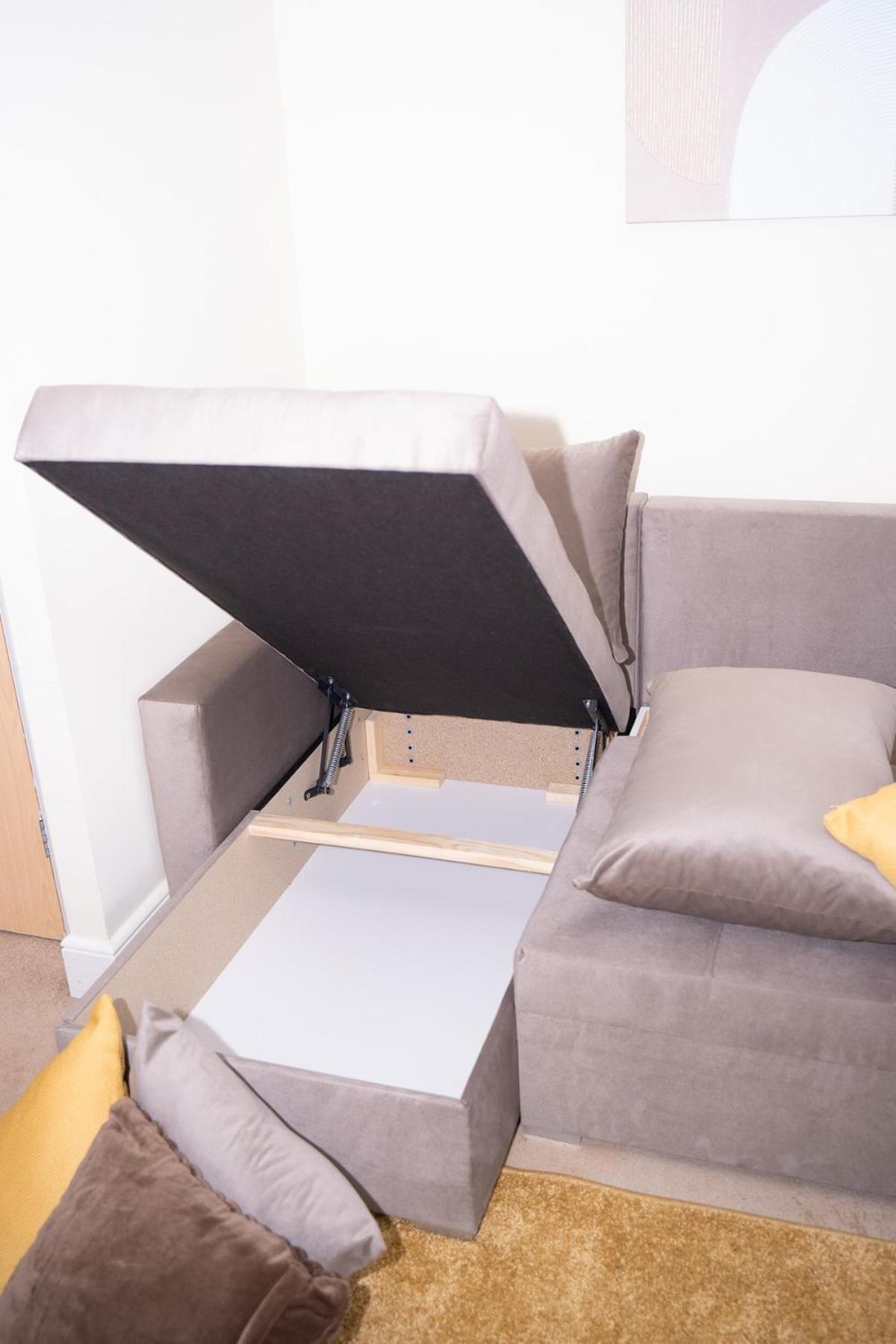 Apartment Yellow Haven Spacious Quiet Free Parking Sleeps 7 *