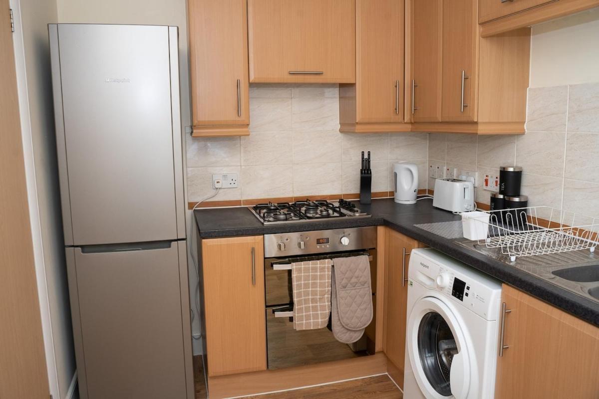 Apartment Yellow Haven Spacious Quiet Free Parking Sleeps 7