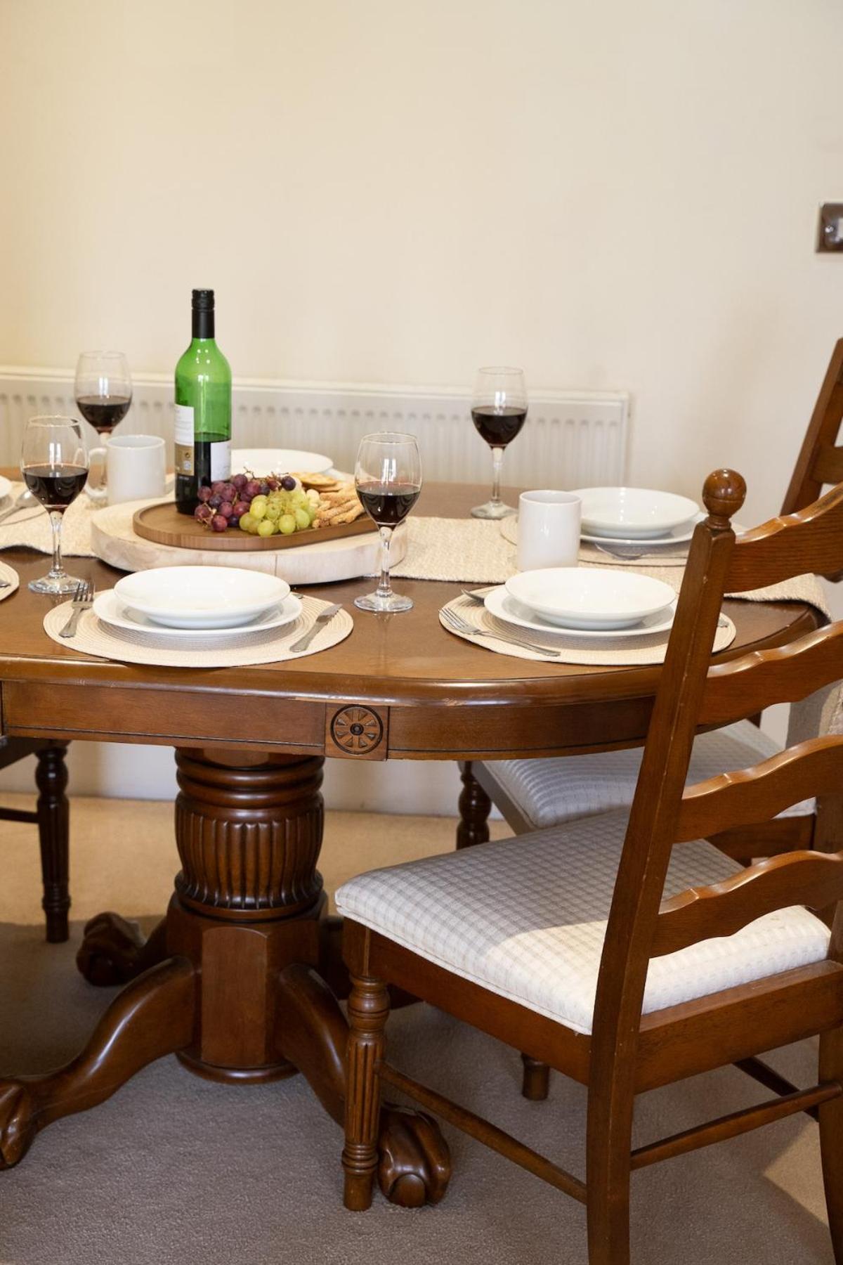 Yellow Haven Spacious Quiet Free Parking Sleeps 7