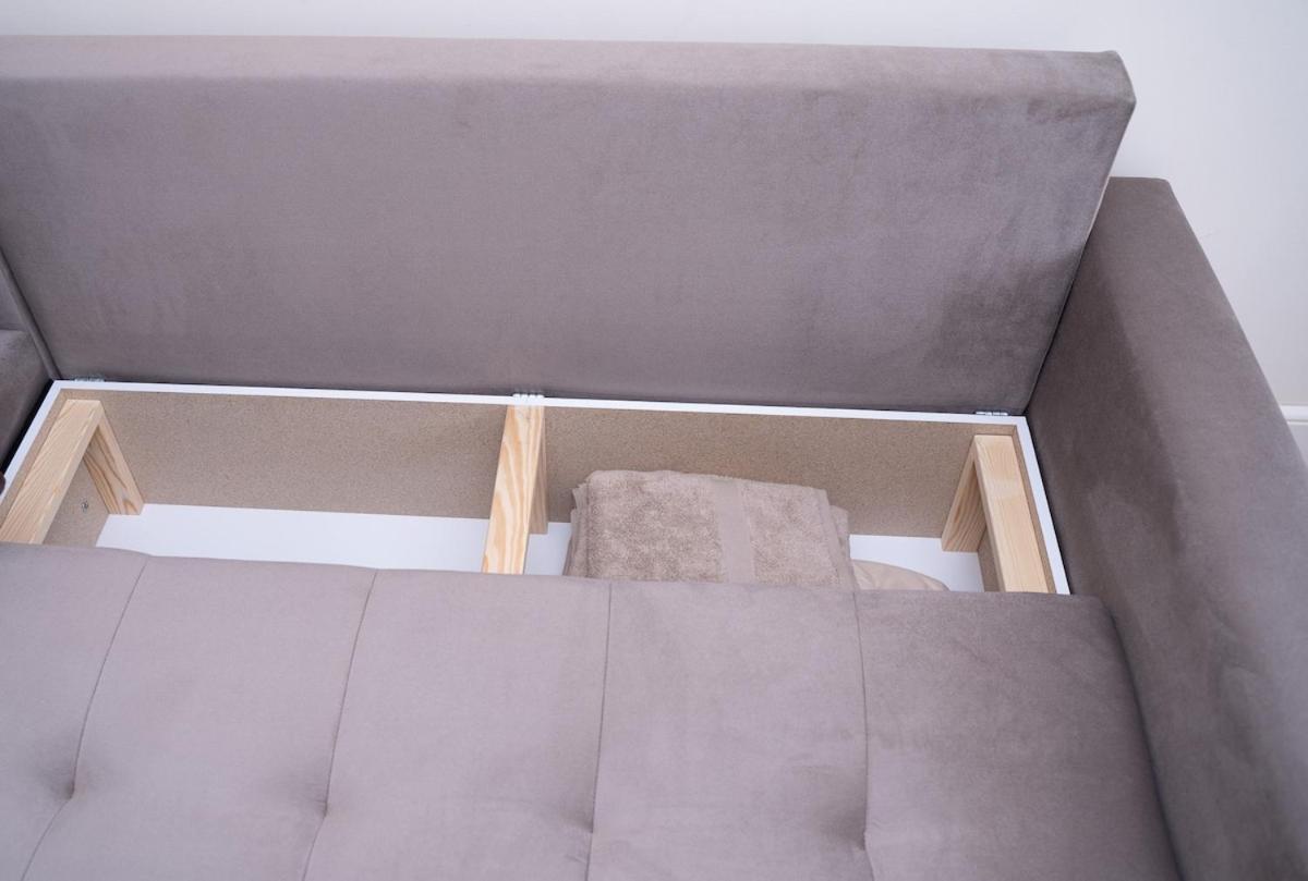 Yellow Haven Spacious Quiet Free Parking Sleeps 7 Apartment
