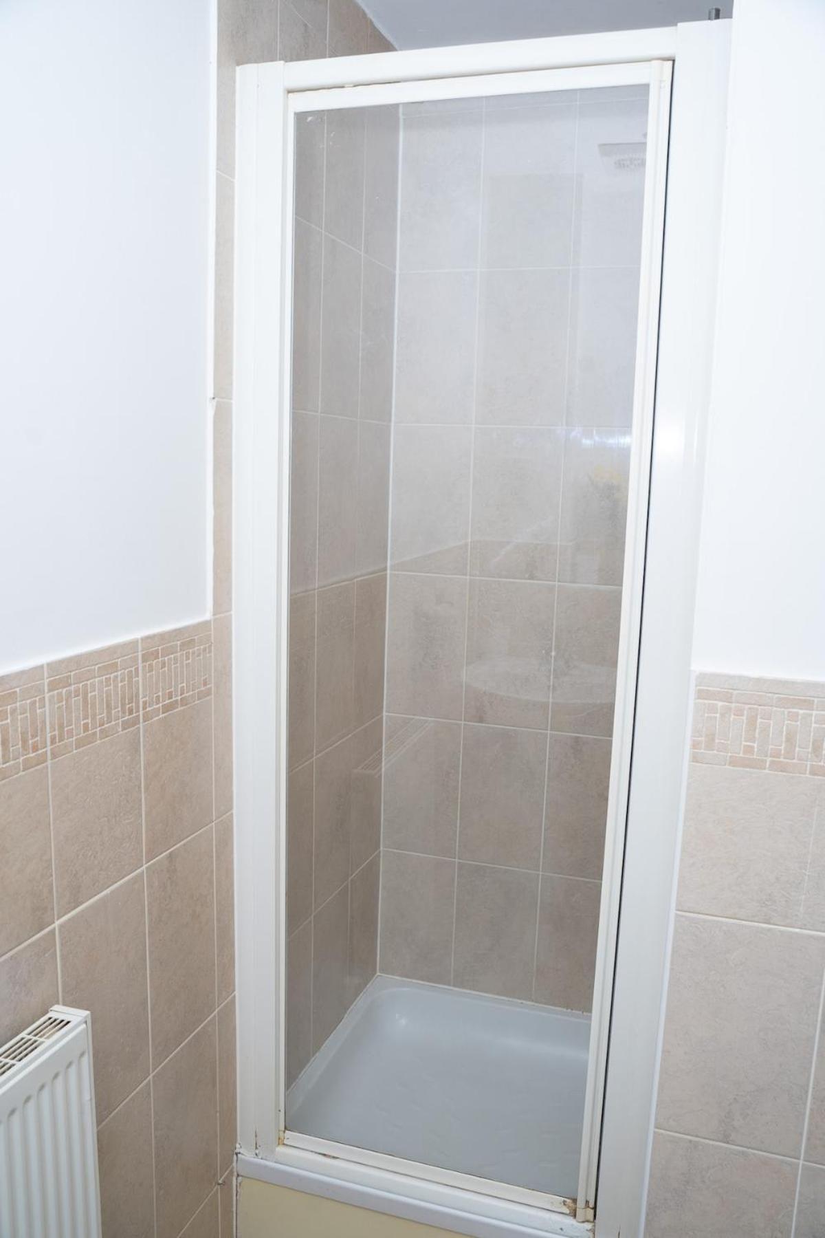 Apartment Yellow Haven Spacious Quiet Free Parking Sleeps 7