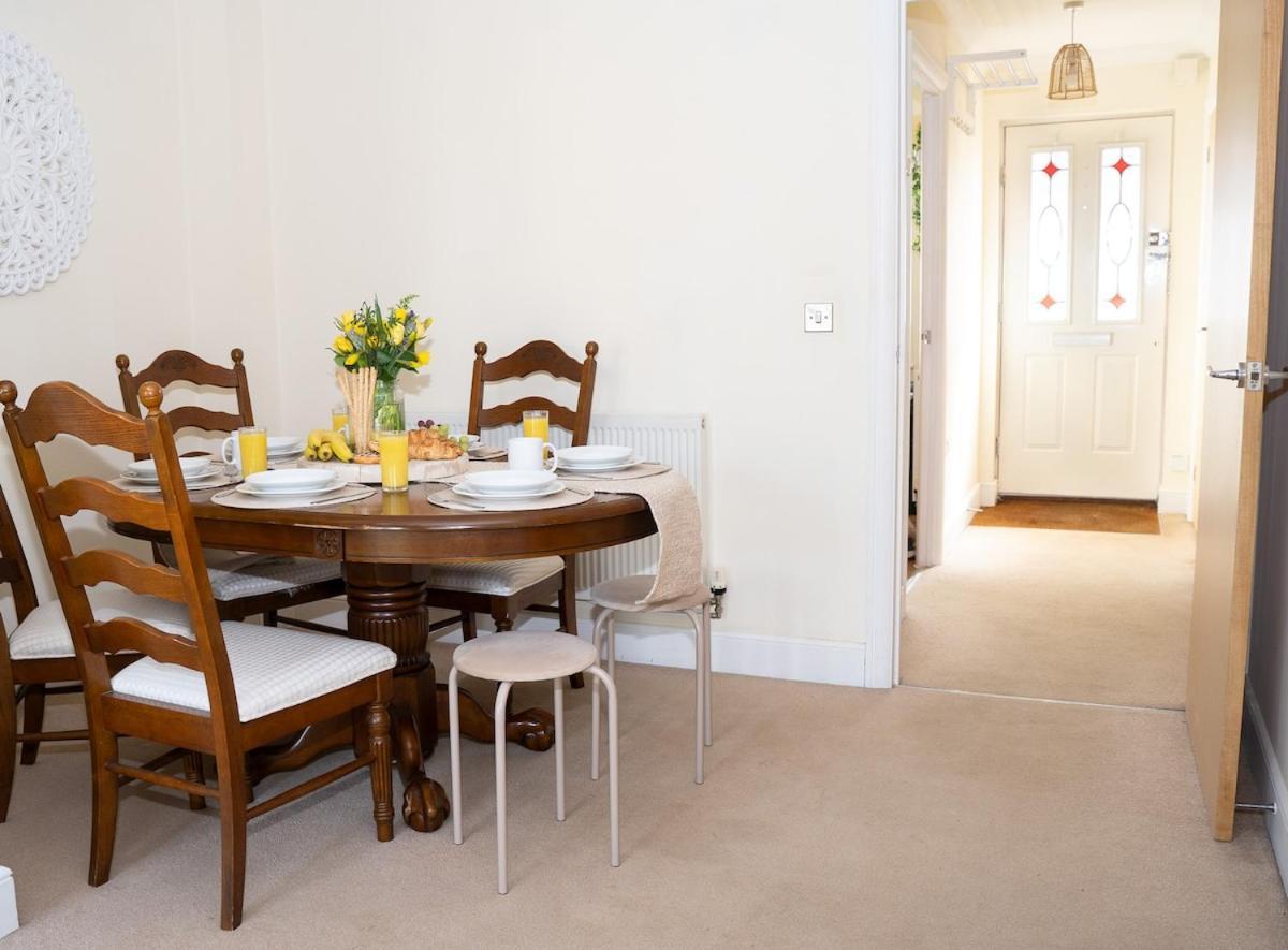 Yellow Haven Spacious Quiet Free Parking Sleeps 7 *