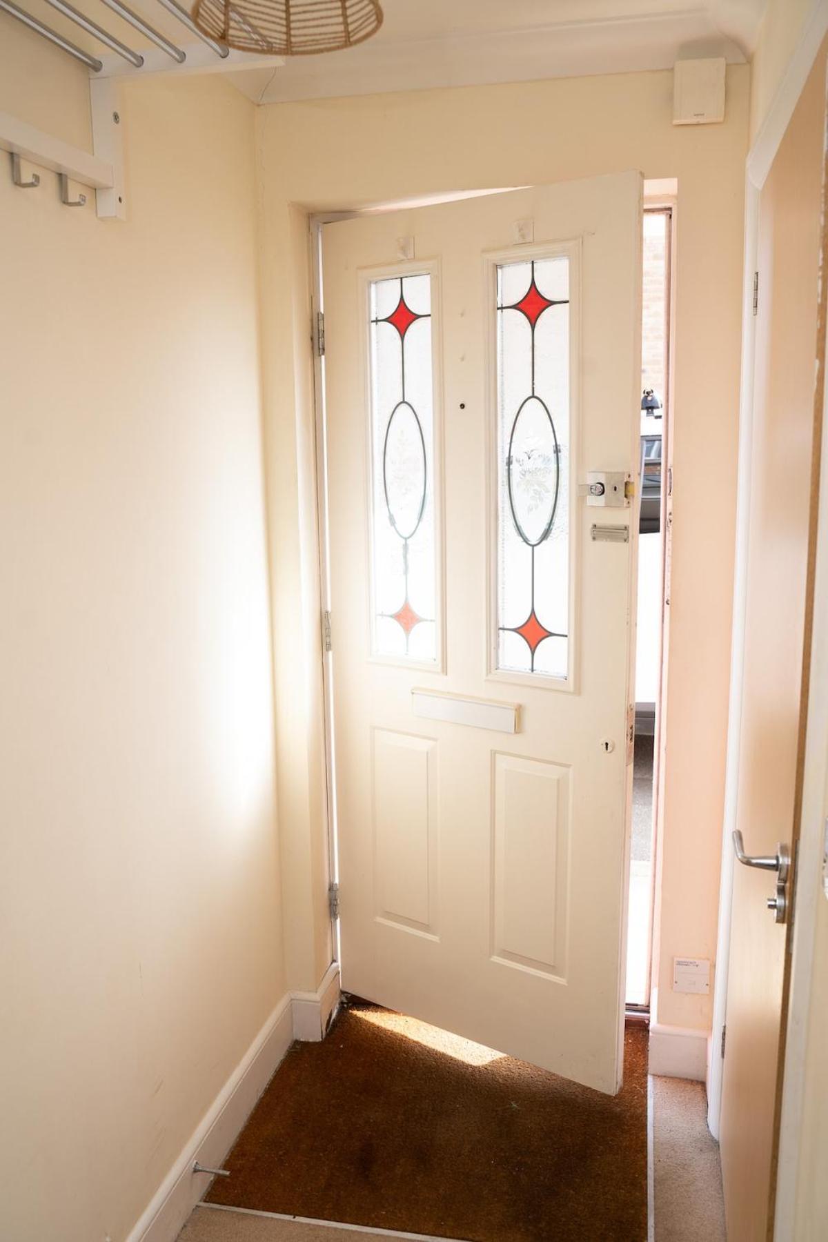 Yellow Haven Spacious Quiet Free Parking Sleeps 7 * Swindon