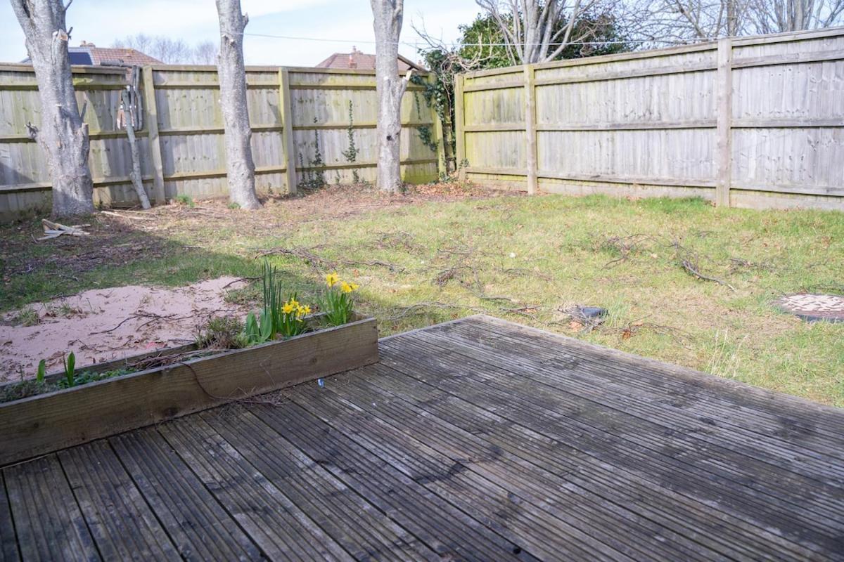 Apartment Yellow Haven Spacious Quiet Free Parking Sleeps 7 *