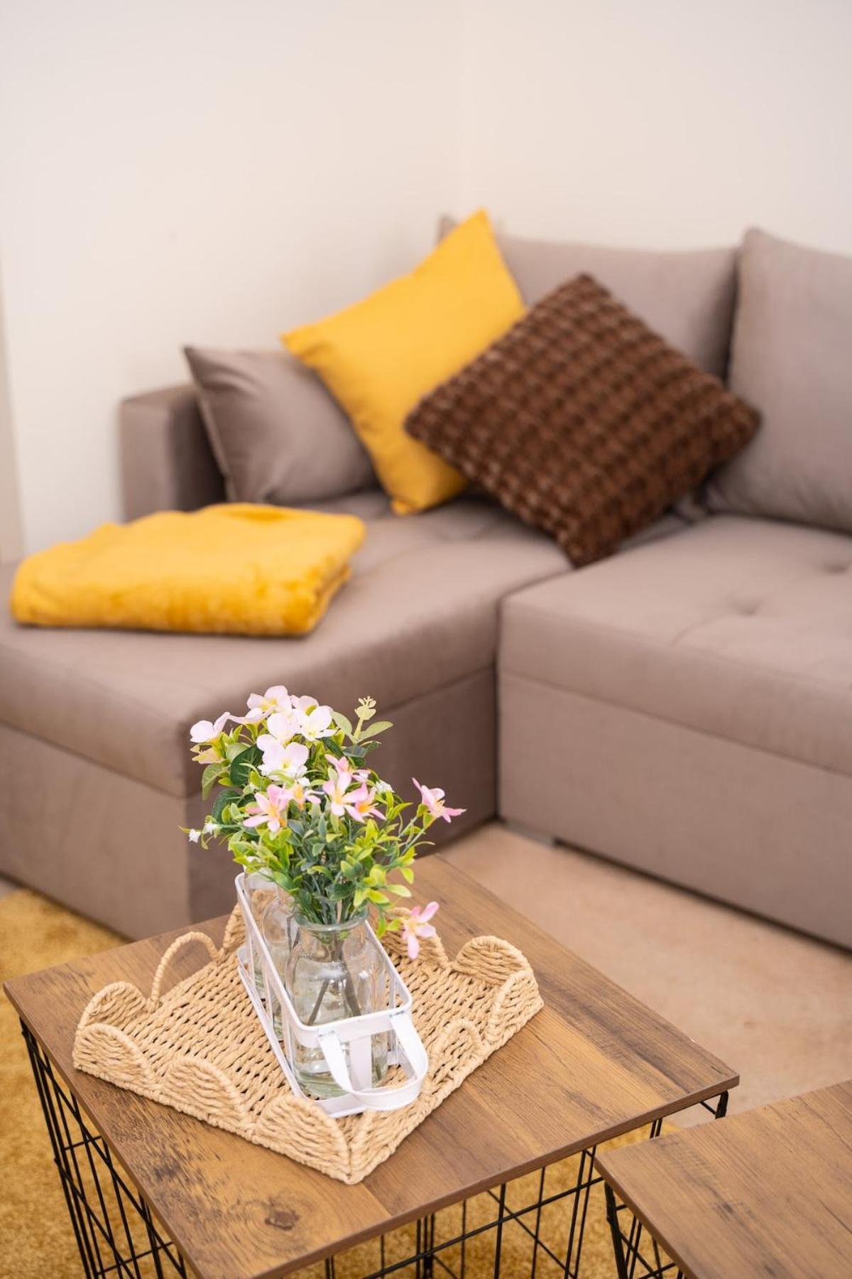 Yellow Haven Spacious Quiet Free Parking Sleeps 7 * Swindon