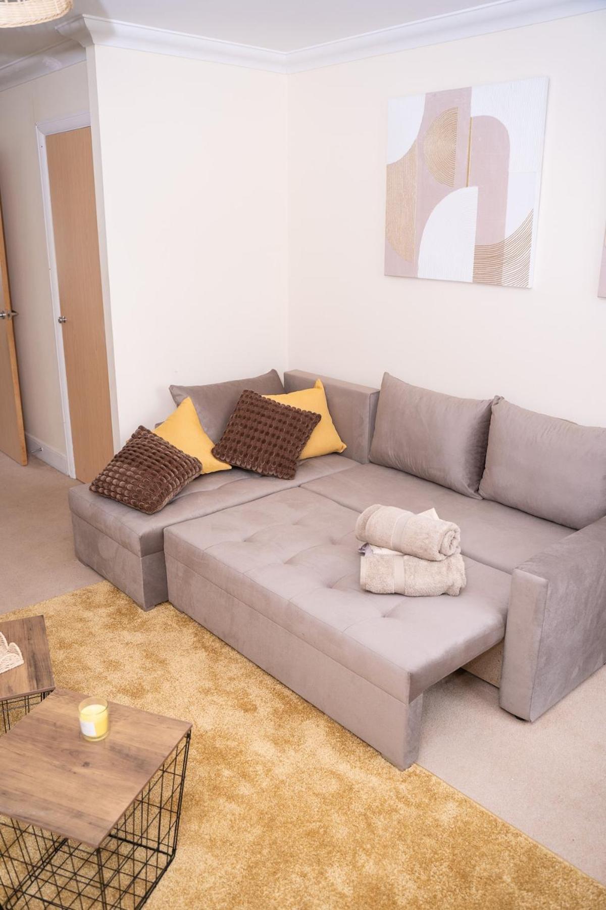 Yellow Haven Spacious Quiet Free Parking Sleeps 7