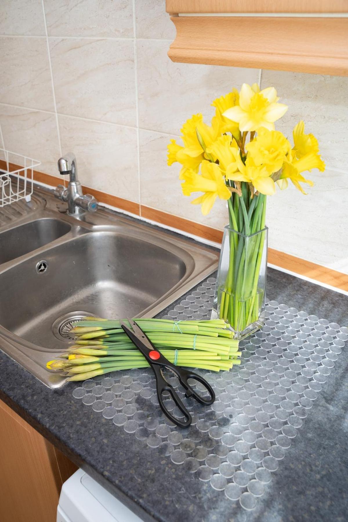 Yellow Haven Spacious Quiet Free Parking Sleeps 7 * Swindon