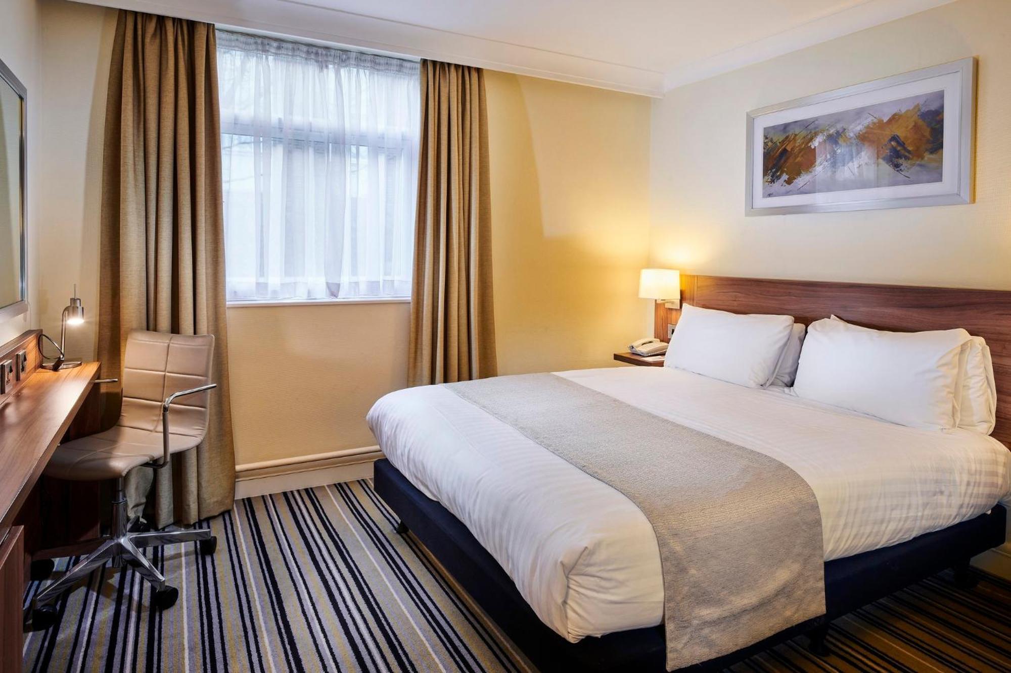 By Ihg 4* Swindon