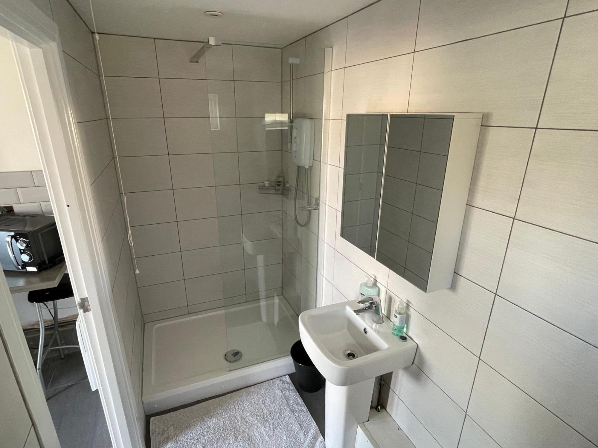 Welcome 55b- Self Check-in Whole Fully Refurbished Swindon
