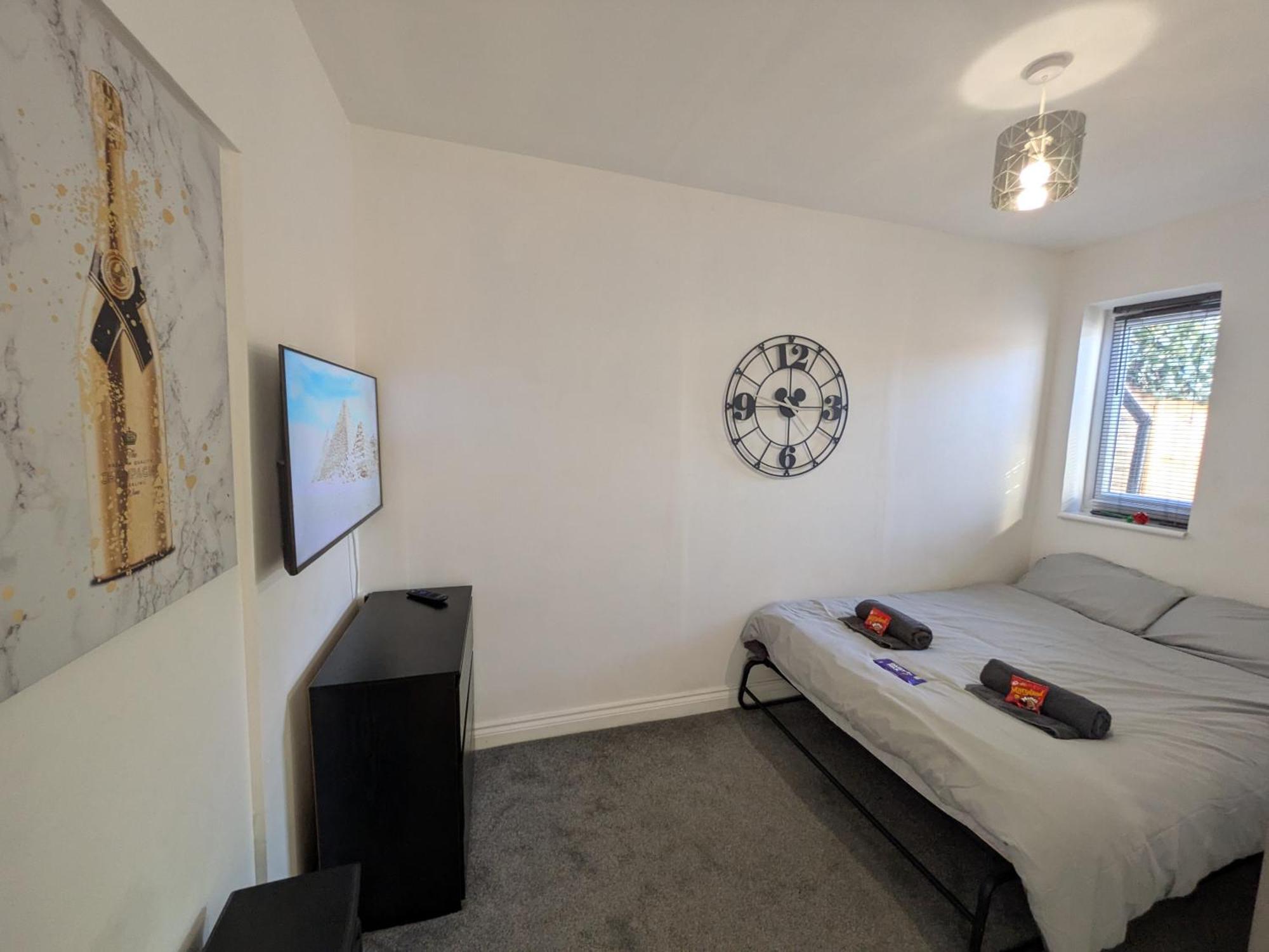 1-bed Retreat - Hot Tub Private Garden & Bbq Swindon