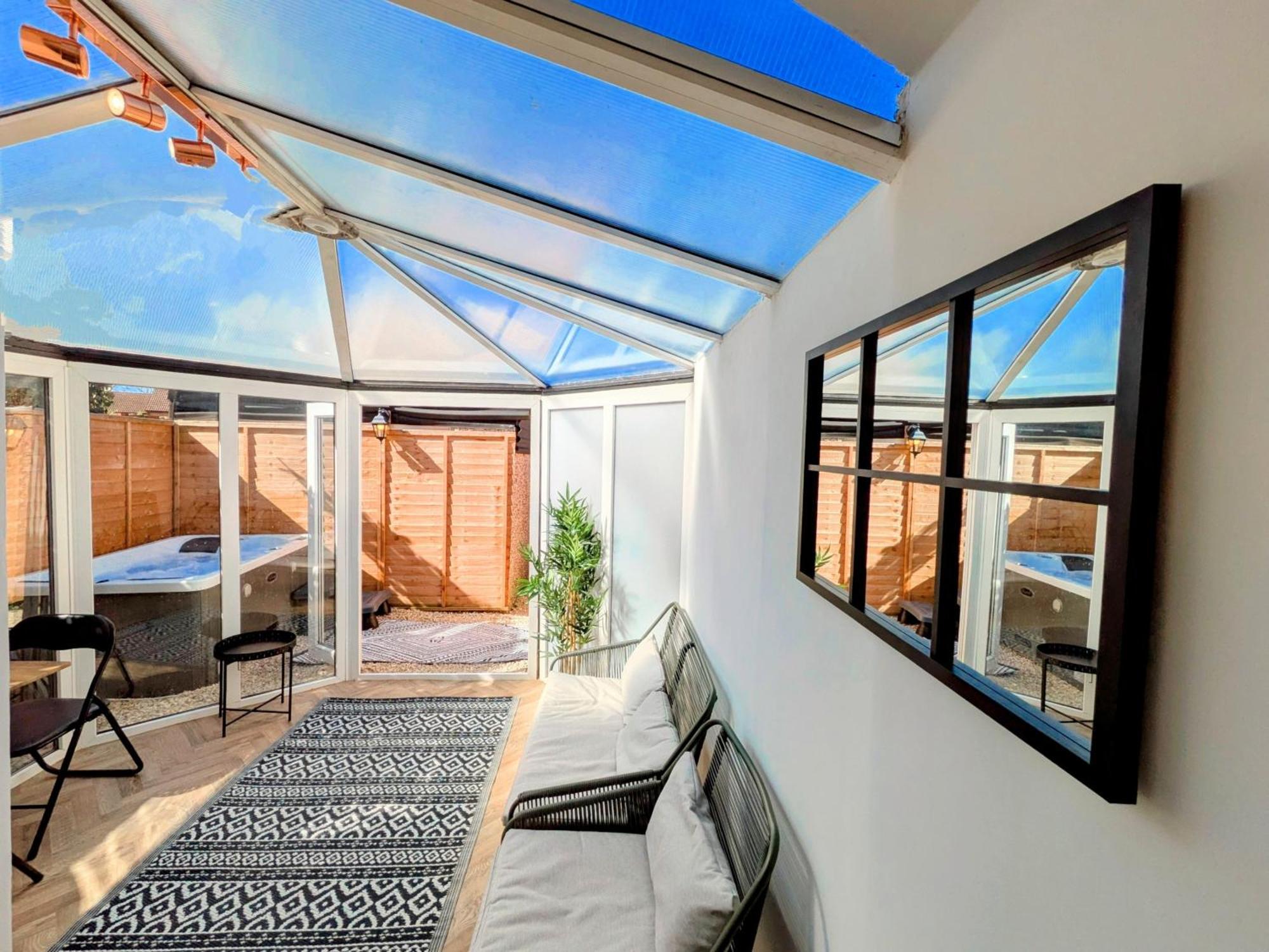 1-bed Retreat - Hot Tub Private Garden & Bbq Swindon