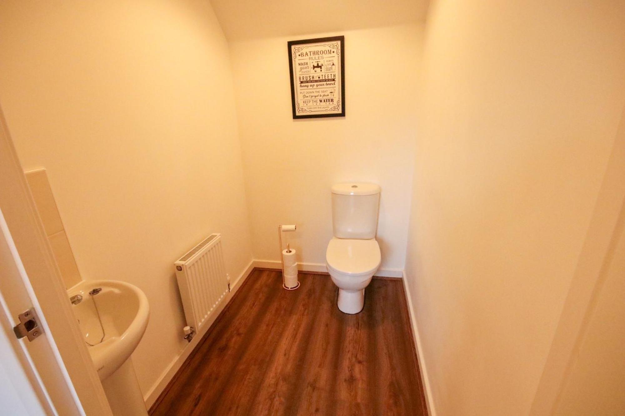 Holiday home Cozy 2br Retreat Swindon