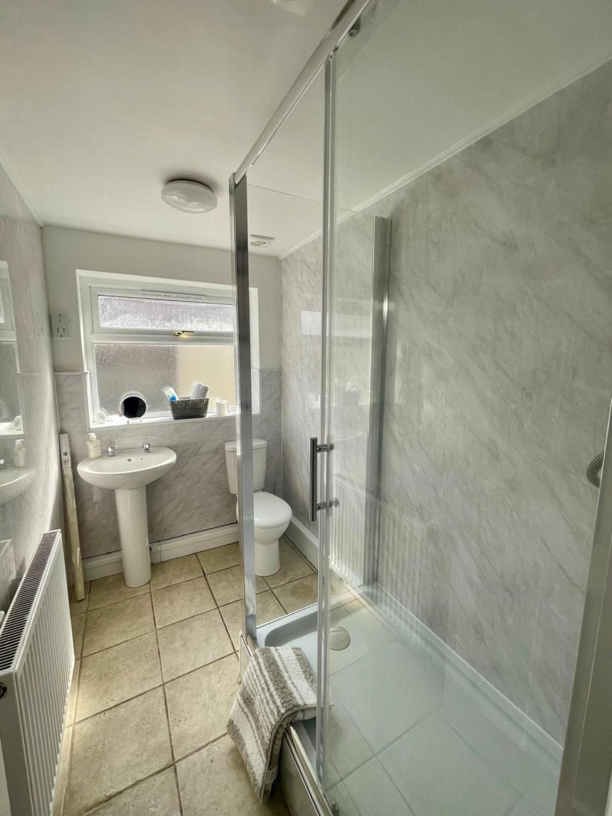 Holiday home Broad House Location Long Sleeps 10 *