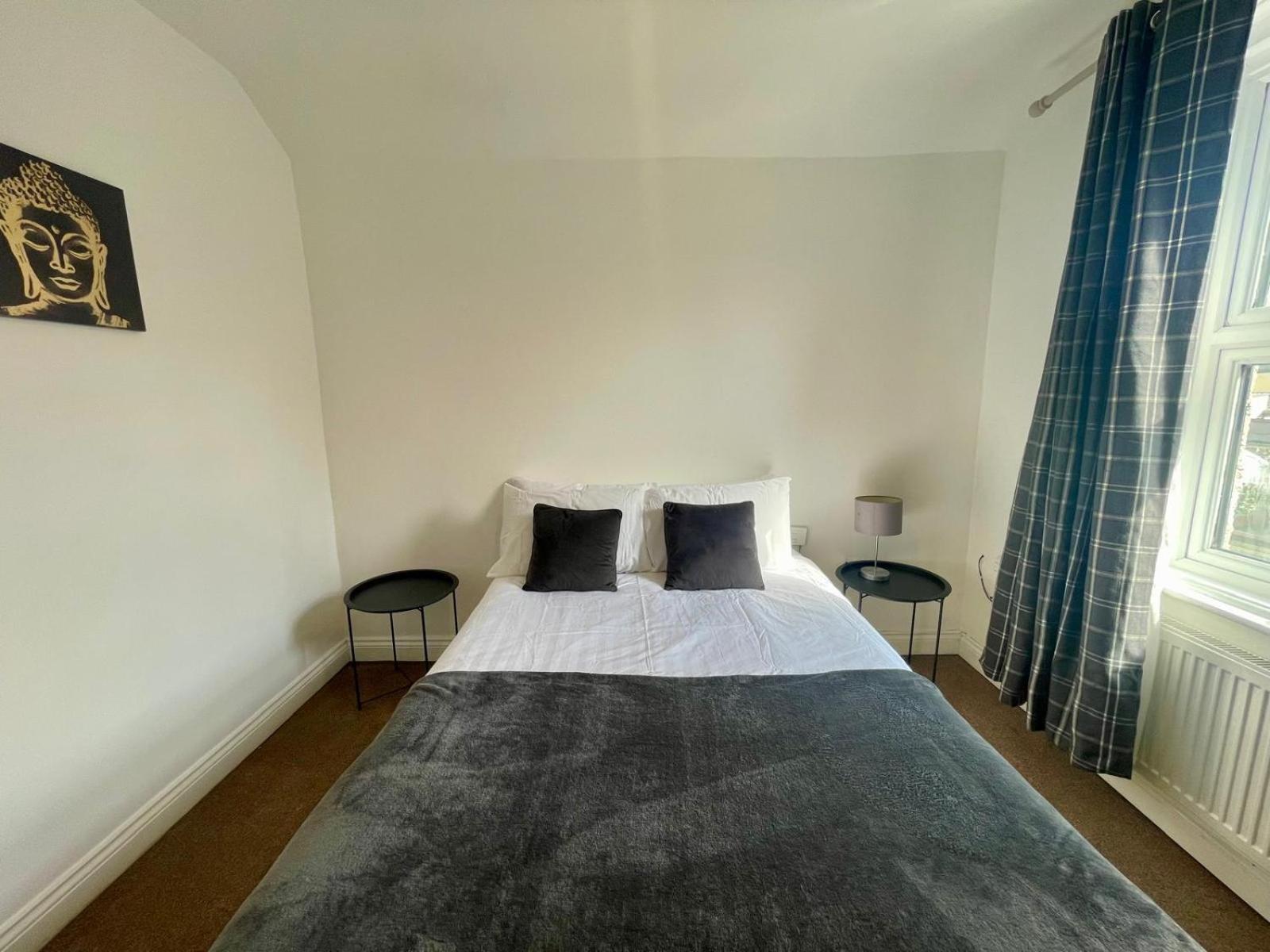 Holiday home Broad House Location Long Sleeps 10 Swindon