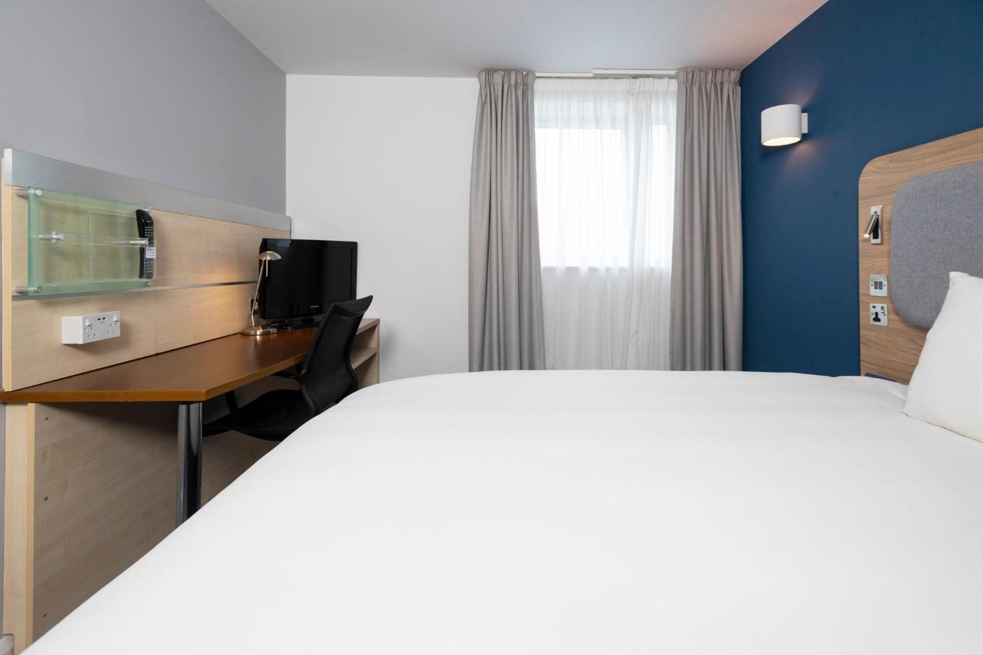 Express Centre By Ihg Hotel 3*
