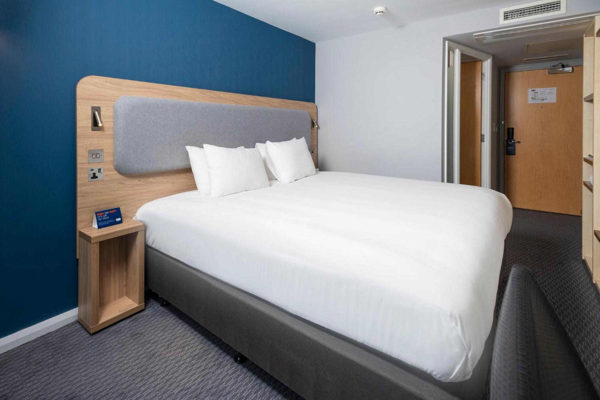 Hotel Express Centre By Ihg 3*