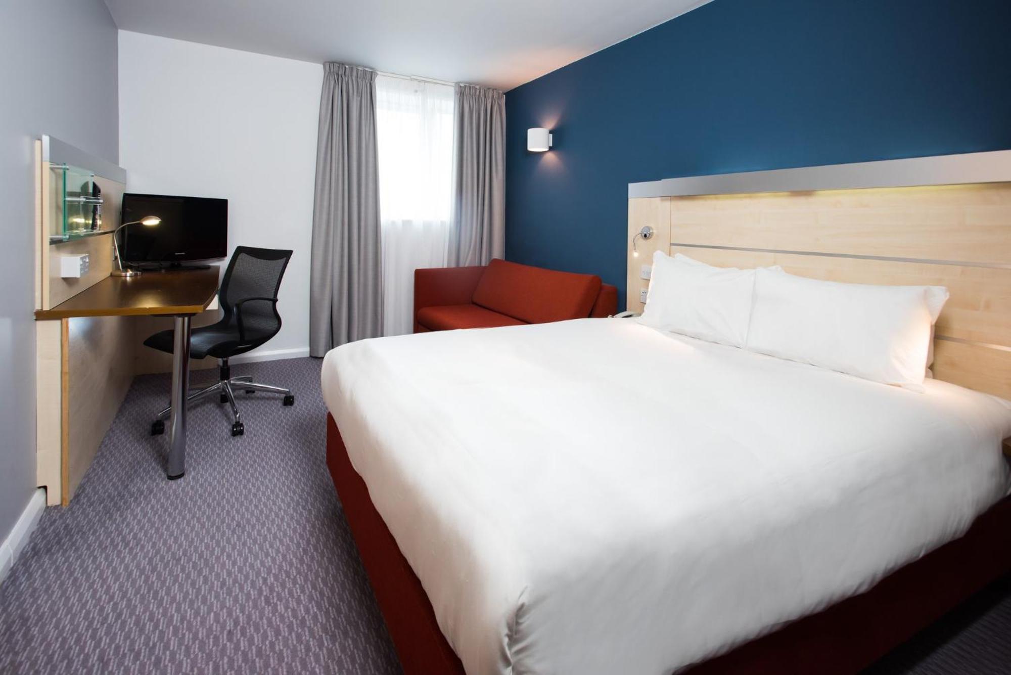 Hotel Express Centre By Ihg 3*