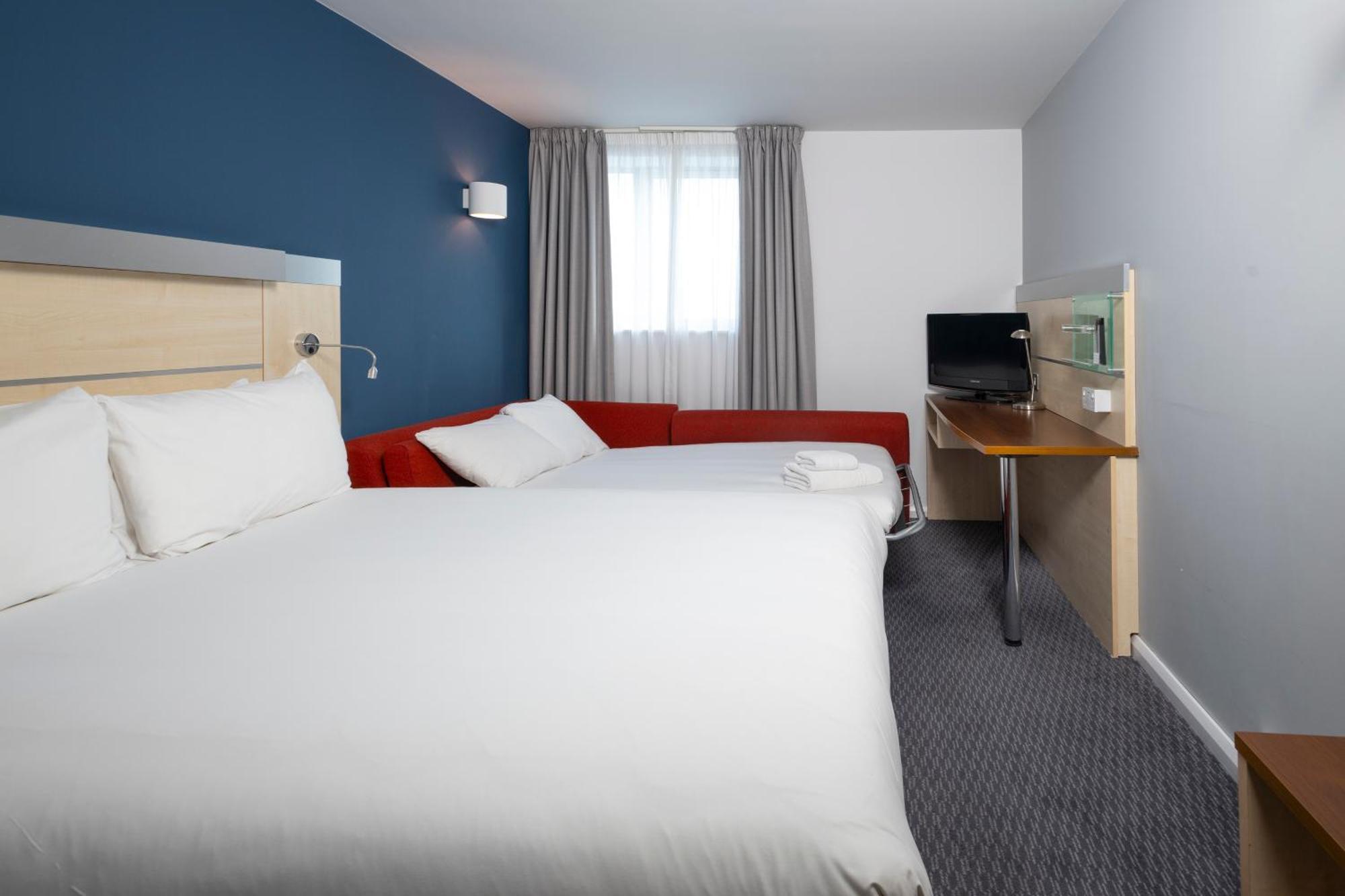 Hotel Express Centre By Ihg 3*