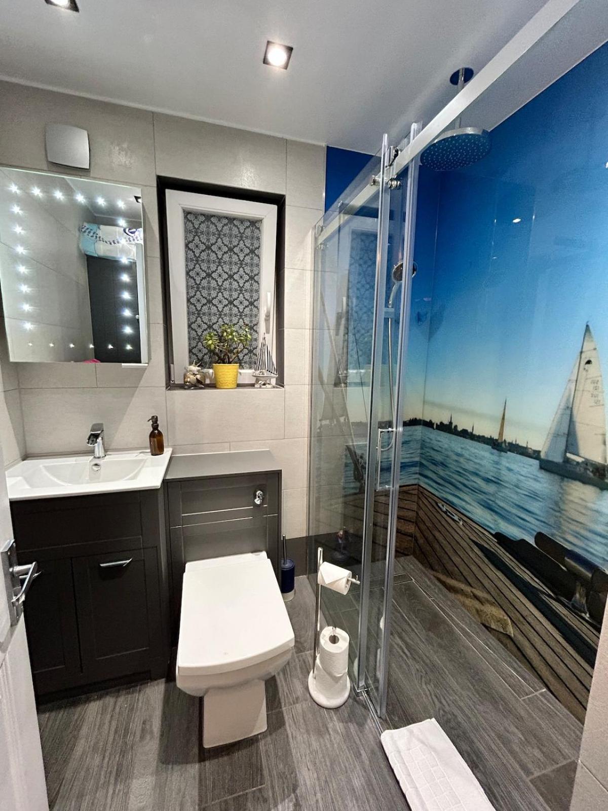 Shaw House - Hot Tub, Sauna, Ev Holiday home *