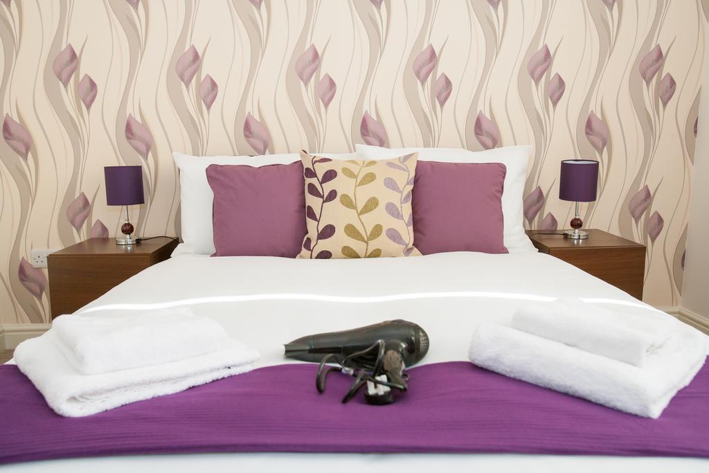 Comfortable Town Centre Apartments, Free Parking, Sleeps Up To 8 Apartment *