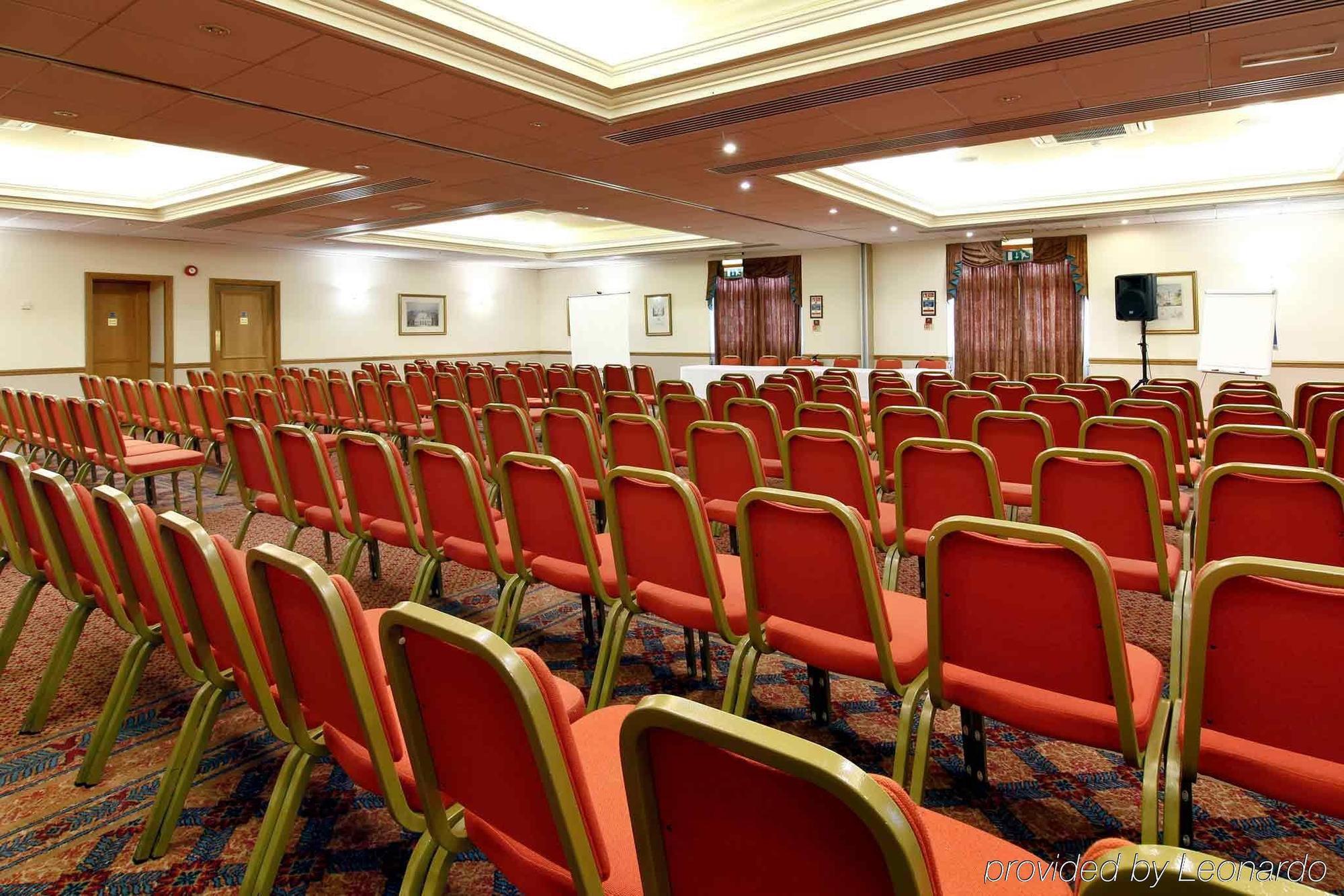 Hotel South Marston And Leisure Club 3*