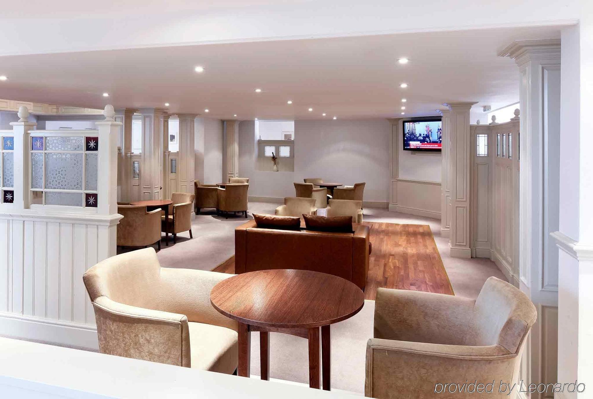 Hotel South Marston And Leisure Club