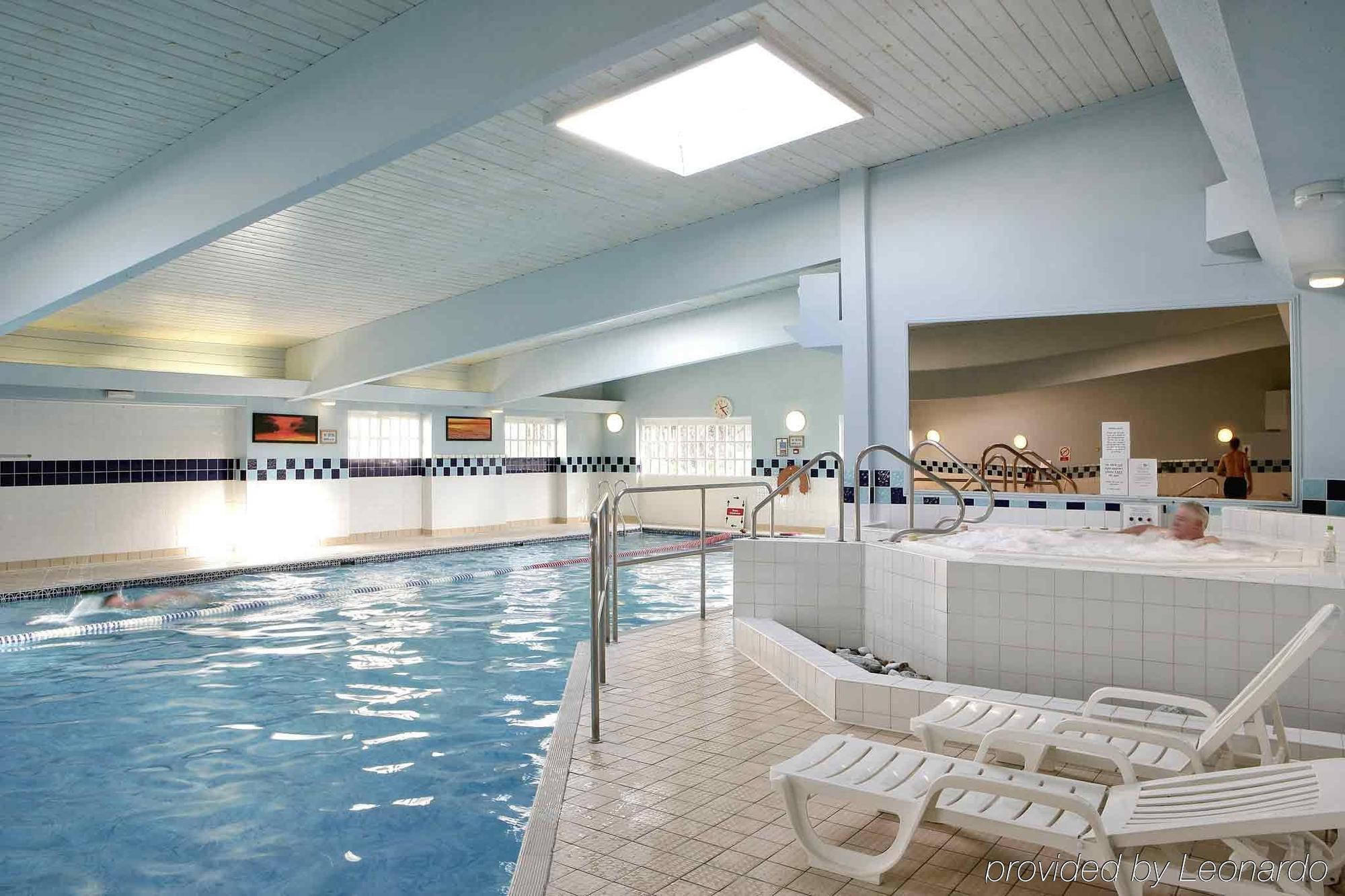 South Marston And Leisure Club Hotel
