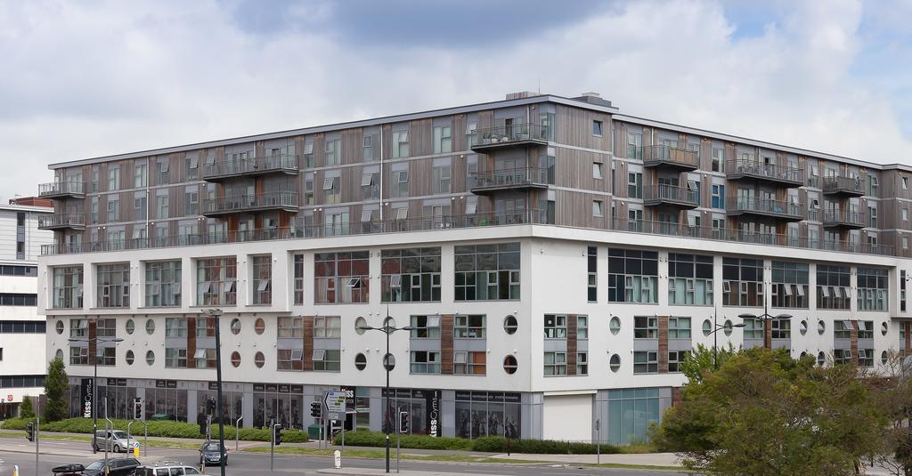 Apartment Paramount