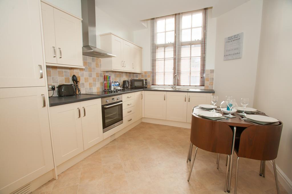 Apartment Comfortable Town Centre Apartments, Free Parking, Sleeps Up To 8