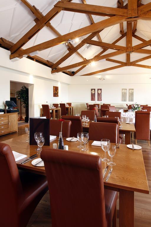 Hotel South Marston And Leisure Club