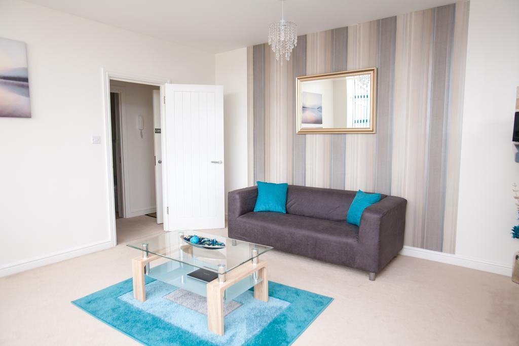 Apartment Comfortable Town Centre Apartments, Free Parking, Sleeps Up To 8 Swindon