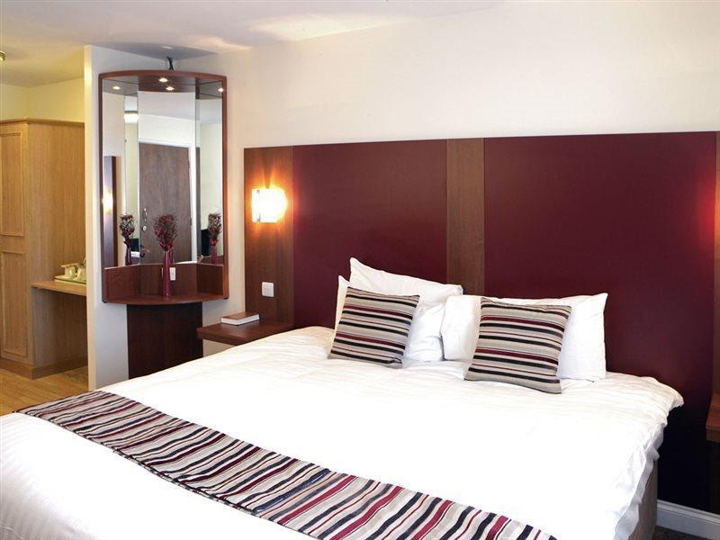 Hotel Mercure East And Swindon