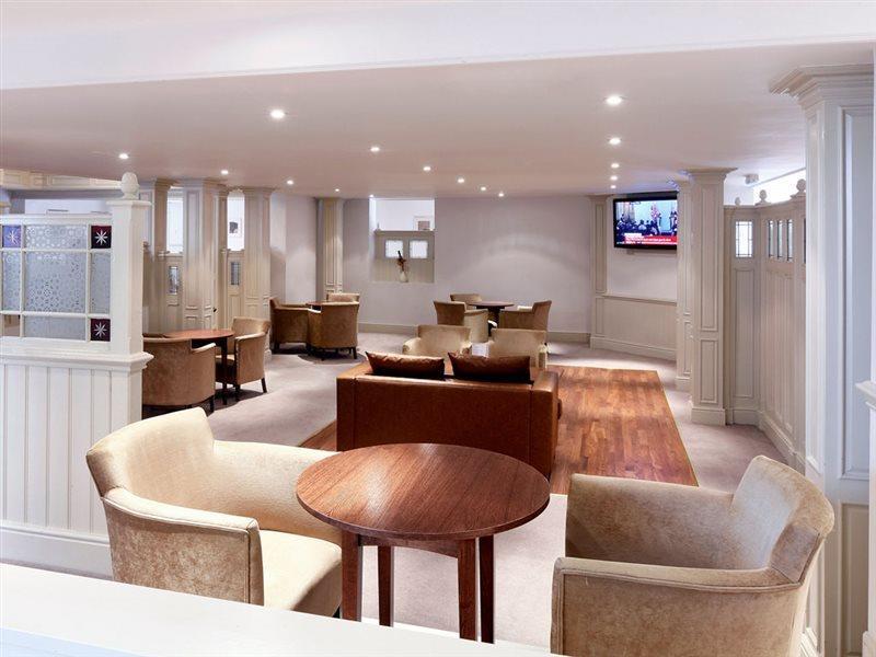 Hotel Mercure East And