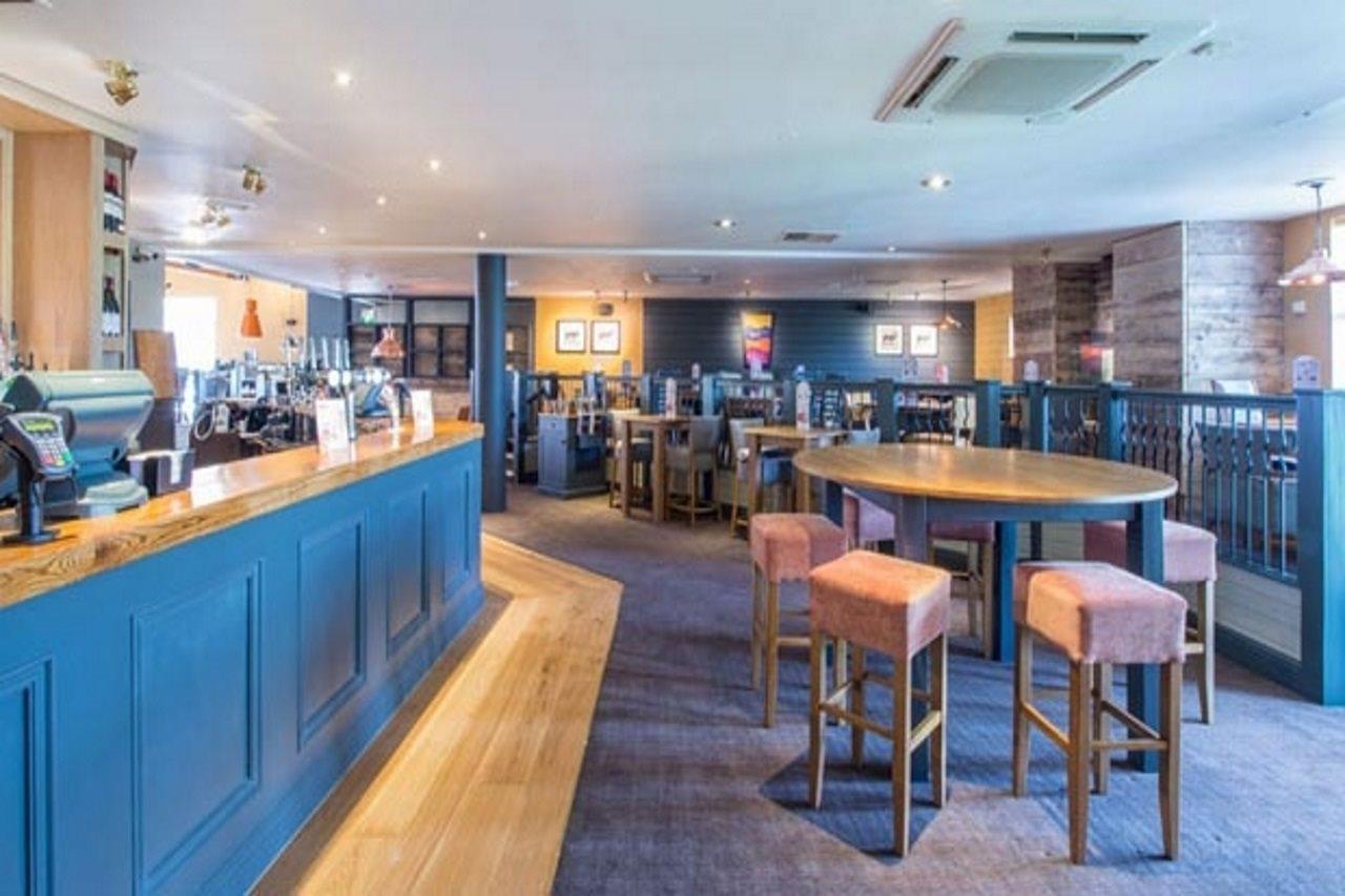 Premier West Hotel 3*