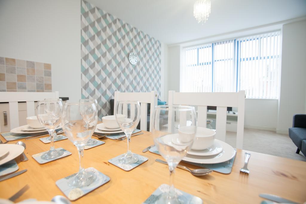 Comfortable Town Centre Apartments, Free Parking, Sleeps Up To 8 Apartment *