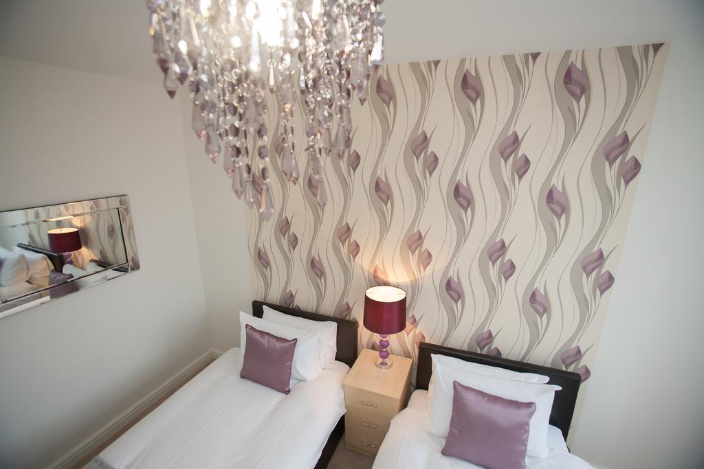Apartment Comfortable Town Centre Apartments, Free Parking, Sleeps Up To 8 *