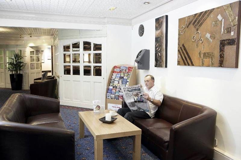 Hotel South Marston And Leisure Club