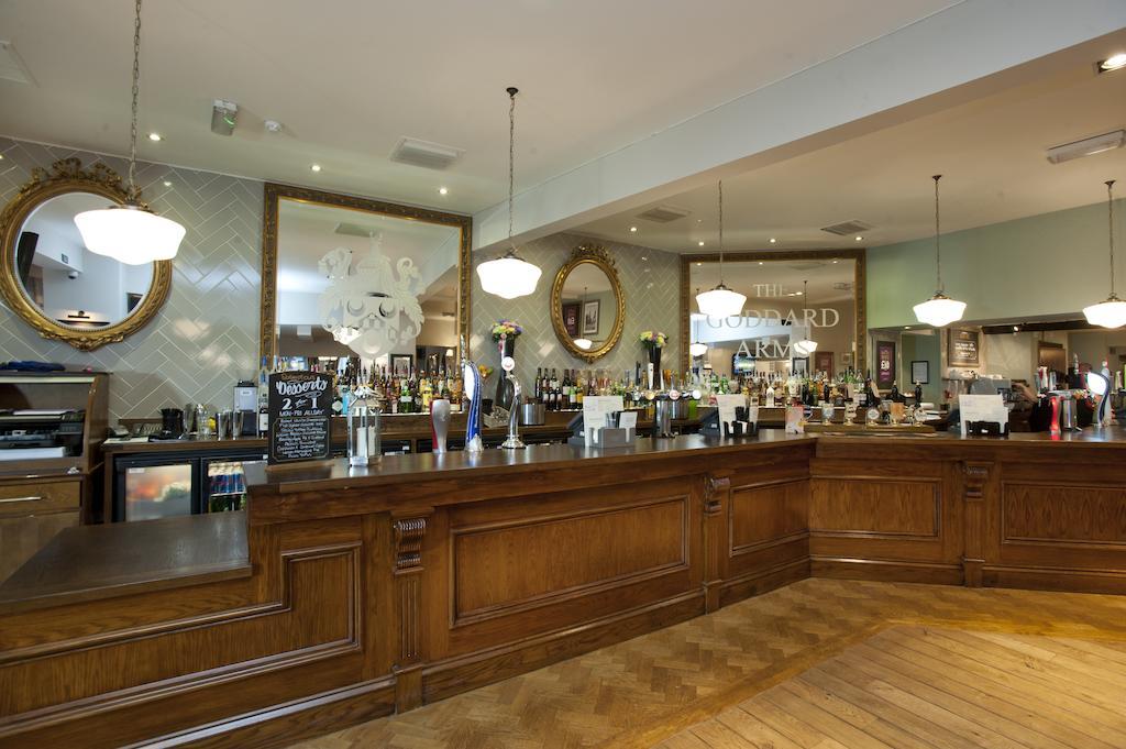 Khách sạn The Goddard Arms 3*