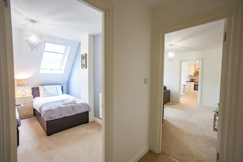 Apartment Comfortable Town Centre Apartments, Free Parking, Sleeps Up To 8 *